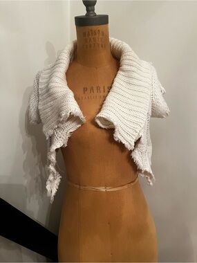 Women’s Cream Chunky Knit Open-Front Sweater Shrug